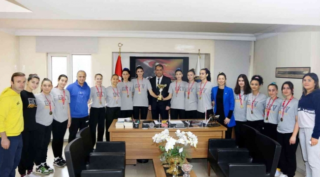 Voleybolda şampiyonluk kupası GKV'nin