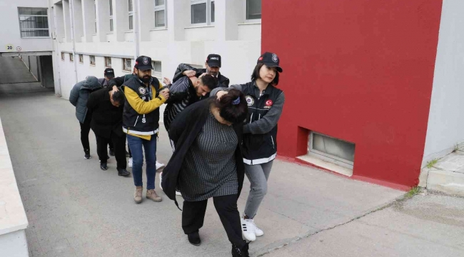 Çocukları da alet ettiler, kilolarca esrarı taşırken yakalandılar