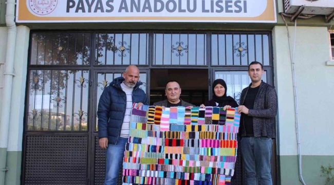 Lise öğrencileri ilmek ilmek kilim dokudu