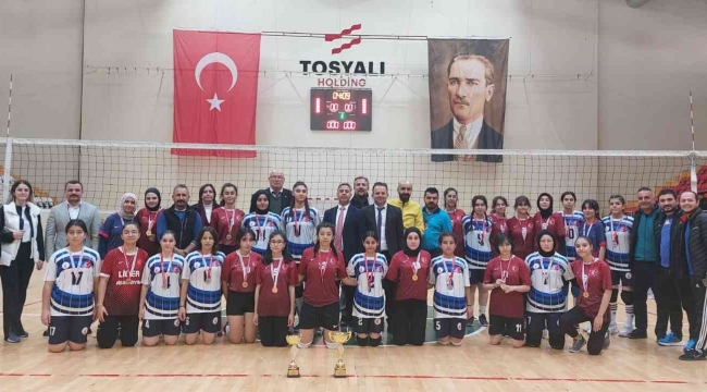 Okul sporları gençler kız voleybol müsabakaları sona erdi