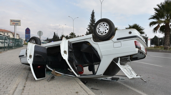 Takla atan otomobil park halindeki araca çarptı: 3 yaralı