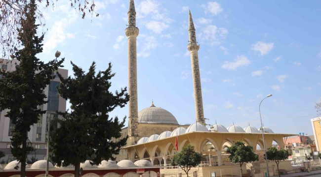 Adana'da 150 cami minaresi ağır hasar aldı