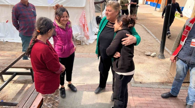 Başkan Erdem, zorlukların aşılması için depremzedelerin yanında