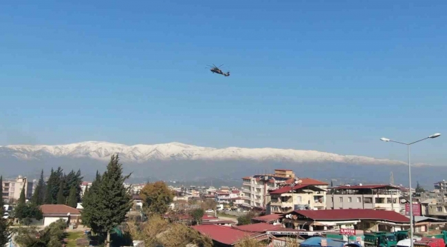 Deprem bölgesi Hatay'a askeri helikopterler ile yardım sürüyor