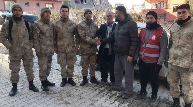 Deprem bölgesinde 3 gündür kayıptı, imdadına jandarma yetişti