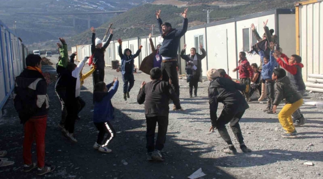 Deprem bölgesindeki çocuklara psikolojik destek