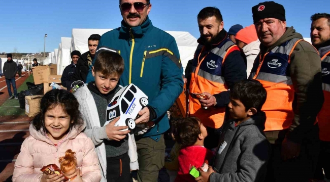 Deprem bölgesinden yürek ısıtan kareler