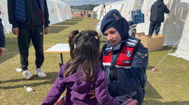 Depremzede çadırında doğan bebeğe 'Umut' adı verildi