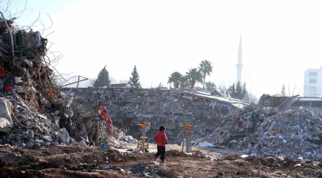 Kahramanmaraş'ta enkazların arasında çocuk olmak