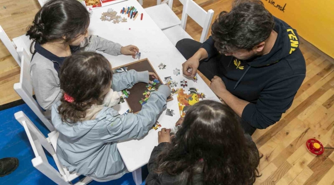 Mersin'deki depremzedelere psikolojik ilk yardımda bulunuluyor