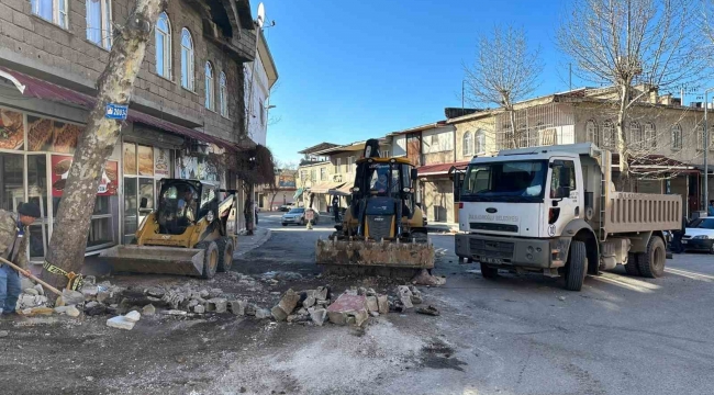 Dulkadiroğlu'nda ara sokaklar molozlardan temizleniyor