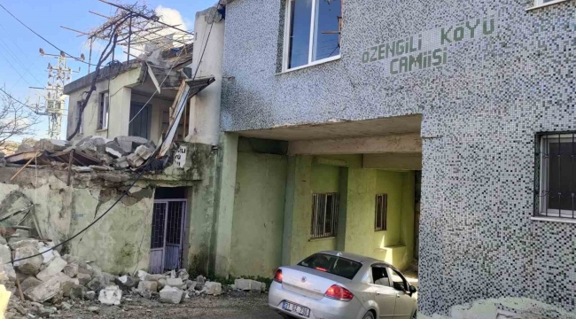 Hatay'da arazi yetersizliği camiyi Karadeniz usulü büyüttü