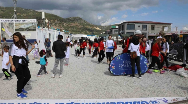 Gaziantep'te depremzede çocuklar için bayram şenliği