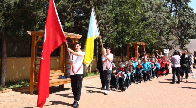 Öğrencilerin oluşturduğu kortej ilgi gördü