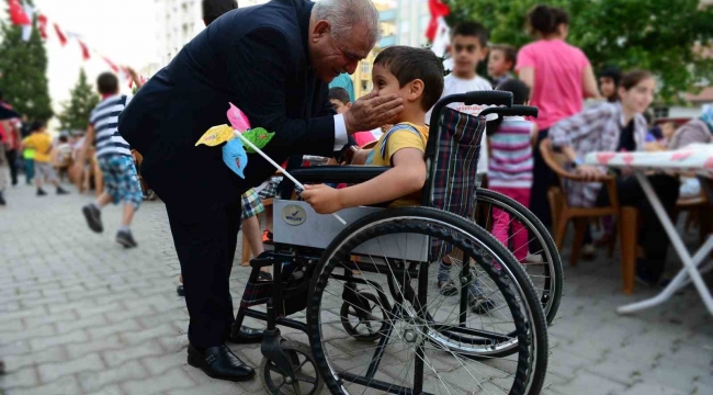 Başkan Mahçiçek; "İlgimizi gösterelim, engelleri ortadan kaldıralım"