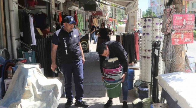 Toroslar zabıtasından yol ve kaldırım işgaline karşı denetim