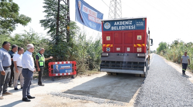 Akdeniz'de bahçe ve sera yolları soğuk asfalt ile kaplanıyor