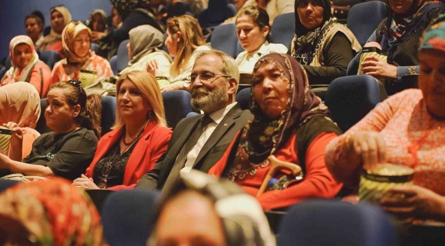 Başkan Bozdoğan 'Zübeyde, anlar ve oğullar' filmini kadınlarla birlikte izledi