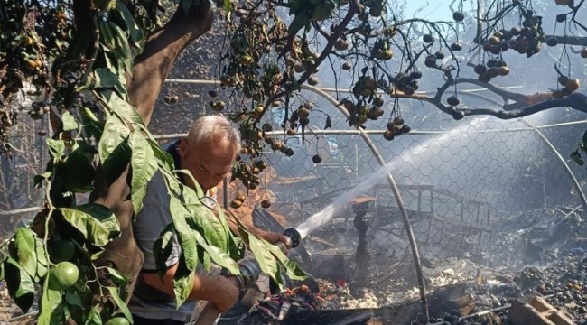 Hatay'da bir çadır yanarak kullanılamaz hale geldi