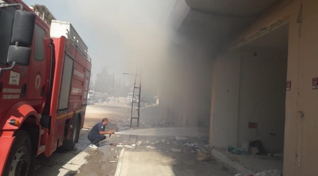 Hatay'da depo yangını korkuttu