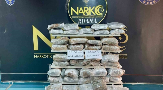 Narkotik polisleri saman yüklü çuvalların içerisine gizlenmiş 66 kilogram esrar ele geçirdi