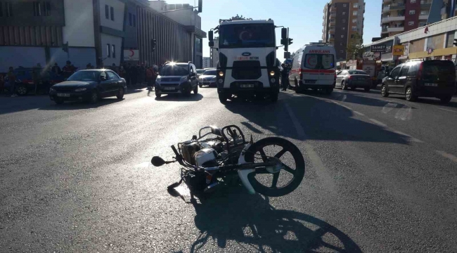 Beton mikserinin motosikletliyi ezmesi anbean görüntülendi