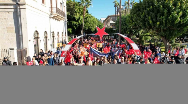 Mersin'de kadına yönelik şiddete karşı farkındalık yürüyüşü