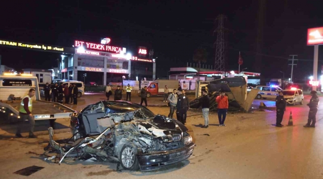 Adana'da otomobil ile kamyonet çarpıştı: 1 ölü, 3 yaralı