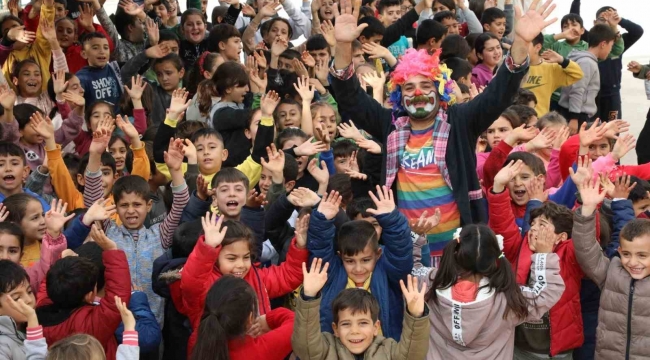 Depremden etkilenen çocukların yüzü gülüyor