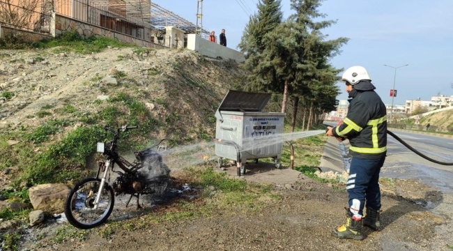 Hatay'da motosiklet yandı