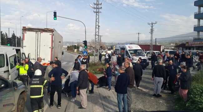 Hatay'da trafik kazası:3 kişi yaralı