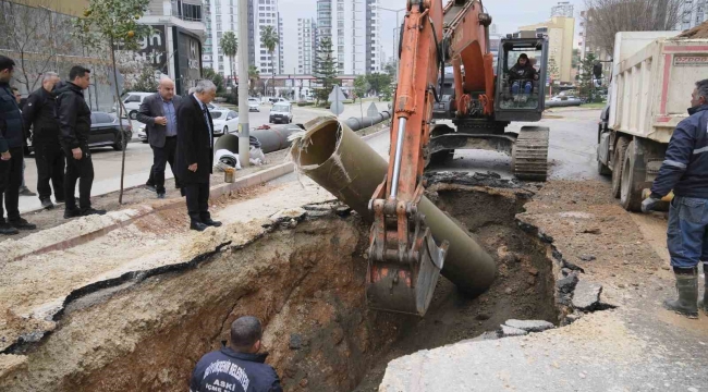 Hilmi Kürklü Bulvarı'nda 2 km'lik su hattı yenilendi