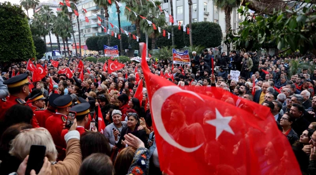 Yeniden aday gösterilen Adana Büyükşehir Belediye Başkanı Karalar, vatandaşlarla buluştu