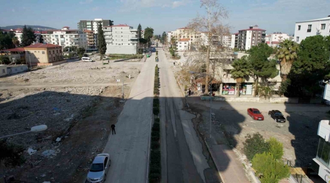 Osmaniye'nin kalbi olan İstasyon Caddesi eski günlerini arıyor