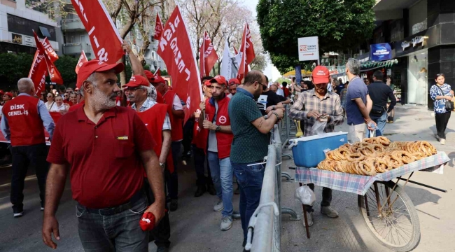 Herkes alanlarda onlar ekmek parası peşinde