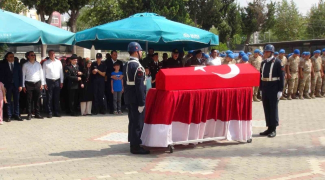 Mersin'de trafik kazasında hayatını kaybeden uzman çavuş için askeri tören düzenlendi