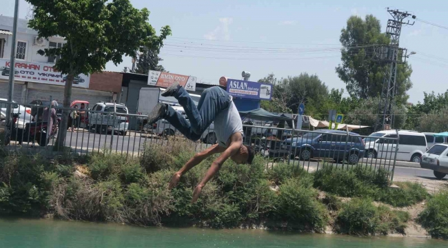 Adana'da hava sıcaklığı 44 dereceye ulaştı, çocuklar kanallara akın etti