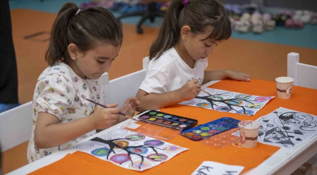 Gülnar Çocuk Atölyesi'nde çocuklar bilim ve sanatla öğreniyor