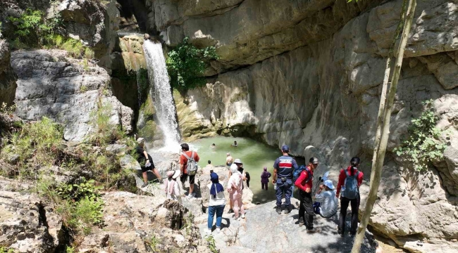 Kahramanmaraş'ta doğaseverler Galgamaç Şelalesi'nde buluştu