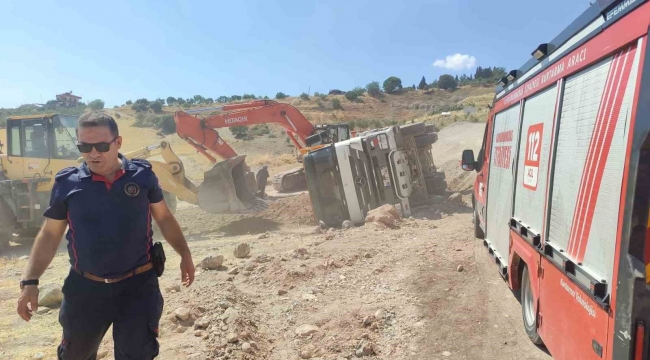 Kahramanmaraş'ta kum yüklü kamyon devrildi: 1 yaralı