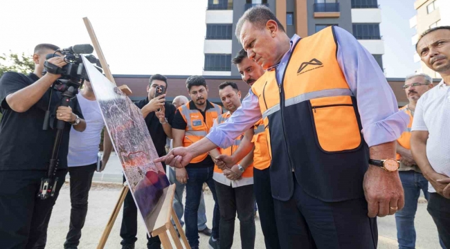 Mersin'de Büyükşehir Belediyesinin yol yapım çalışmaları sürüyor