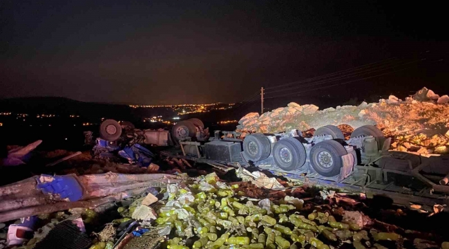 Mersin'de tır devrildi: 1 ölü