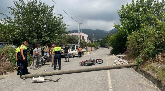 Üzerine elektrik direği devrilen şahıs yaralandı