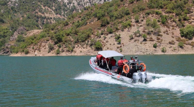 Adana'da düşen helikopter enkazını çıkarma çalışmaları sürüyor