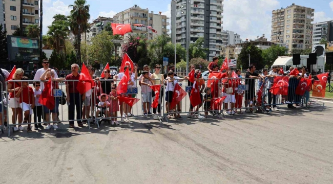 Adana'da Zafer Bayramı'nda sıcak nedeniyle alan boş kaldı