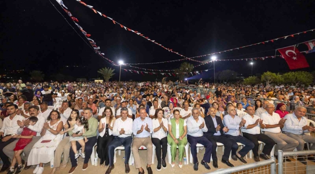 Başkan Seçer, '1. Aydıncık Yaza Veda Festivali'ne katıldı