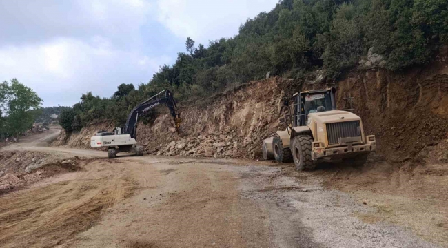 Büyükşehir, Andırın'da mahalle ve grup yollarının ulaşımını iyileştiriyor