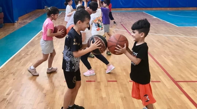 Ceyhan Belediyesi, geleceğin basketbolcularını yetiştiriyor