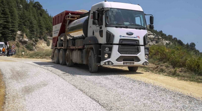 Erdemli'de İçmeler mevkinin yolu yapıldı