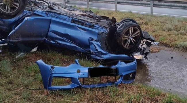 Hatay'da tek taraflı olan kazada otomobil takla attı, 3 kişi yaralandı